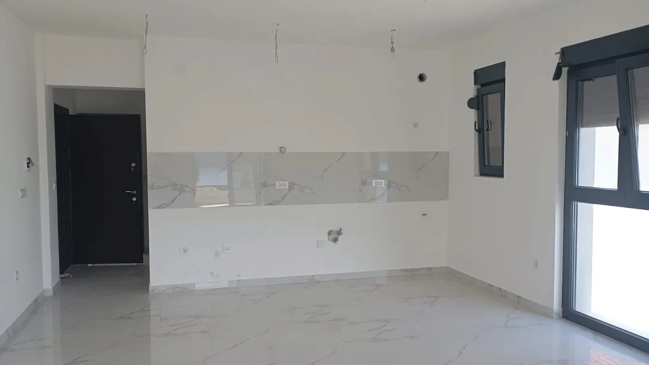 Zweizimmerwohnung – 76 m² mit großer Terrasse, Meerblick und zwei Parkplätzen